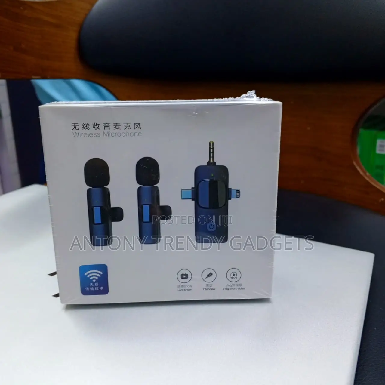 3-in-1 Wireless Microphone for Live Streaming Interviews