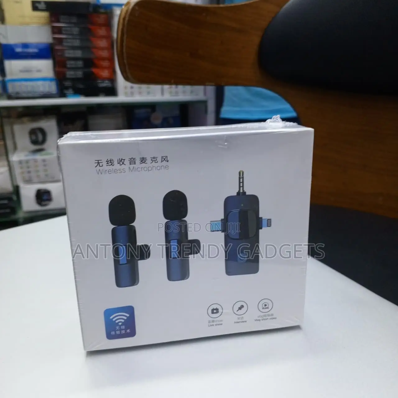 3-in-1 Wireless Microphone for Live Streaming Interviews