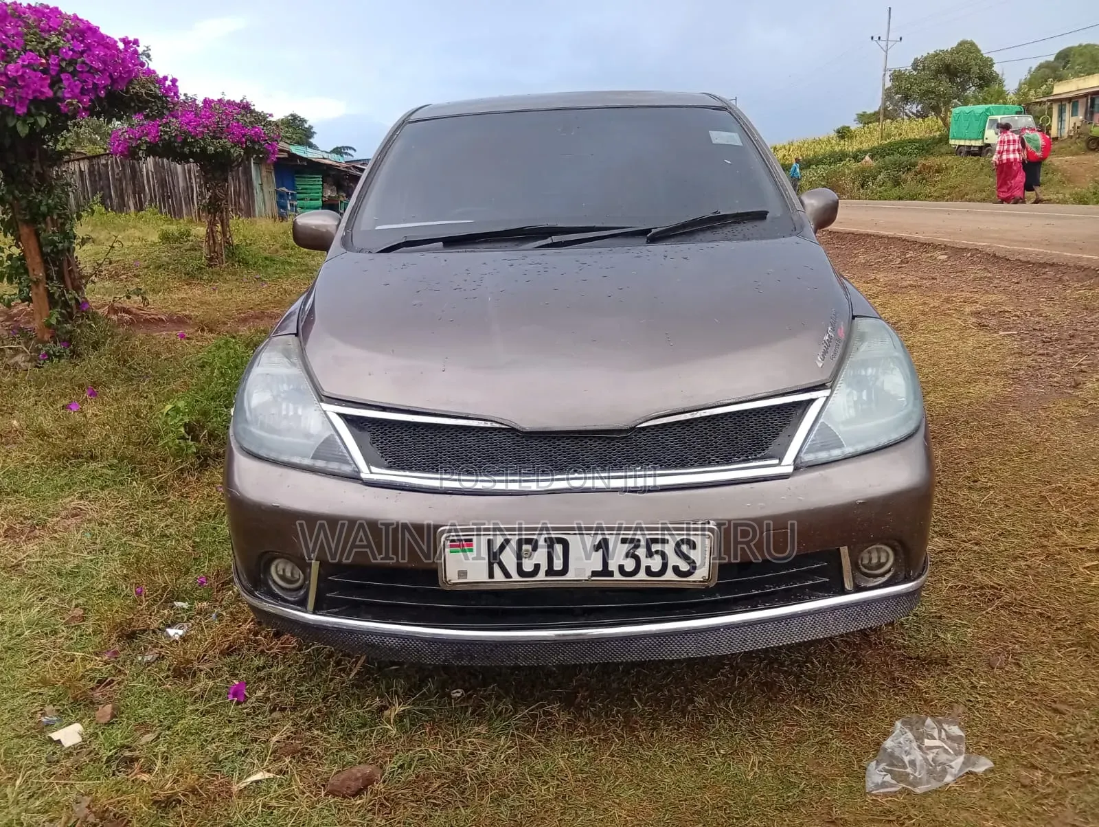 Nissan Tiida 2010 Brown
