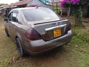 Nissan Tiida 2010 Brown