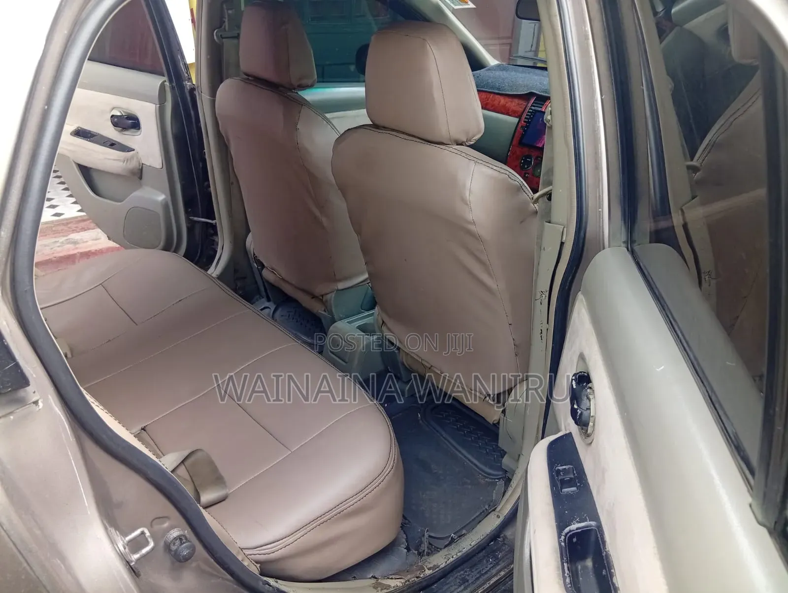 Nissan Tiida 2010 Brown