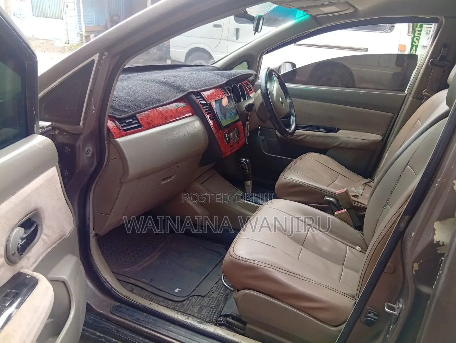 Nissan Tiida 2010 Brown