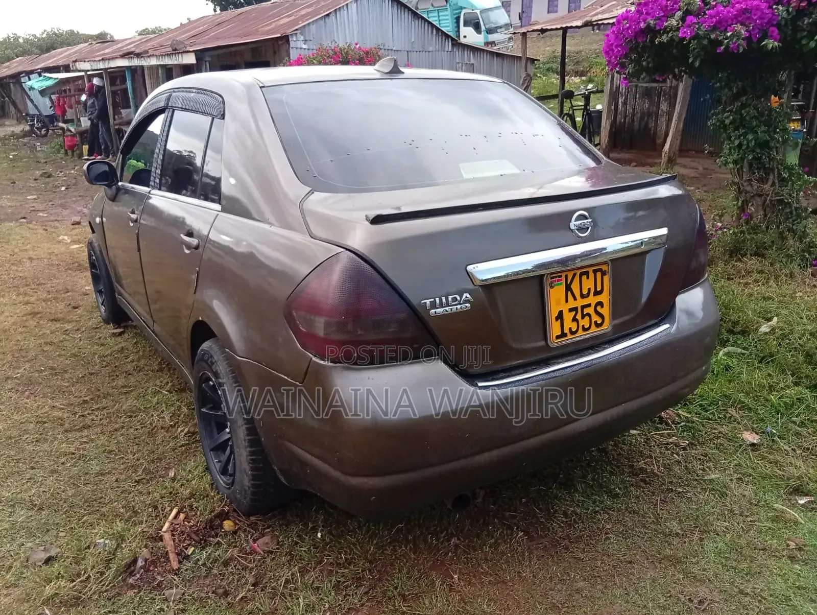 Nissan Tiida 2010 Brown
