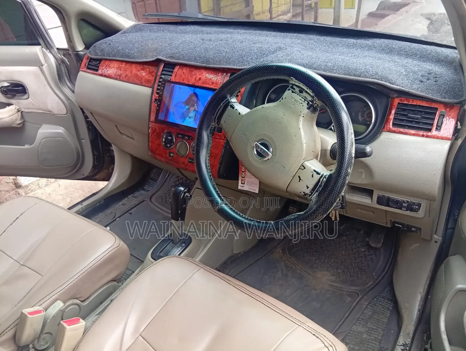 Nissan Tiida 2010 Brown