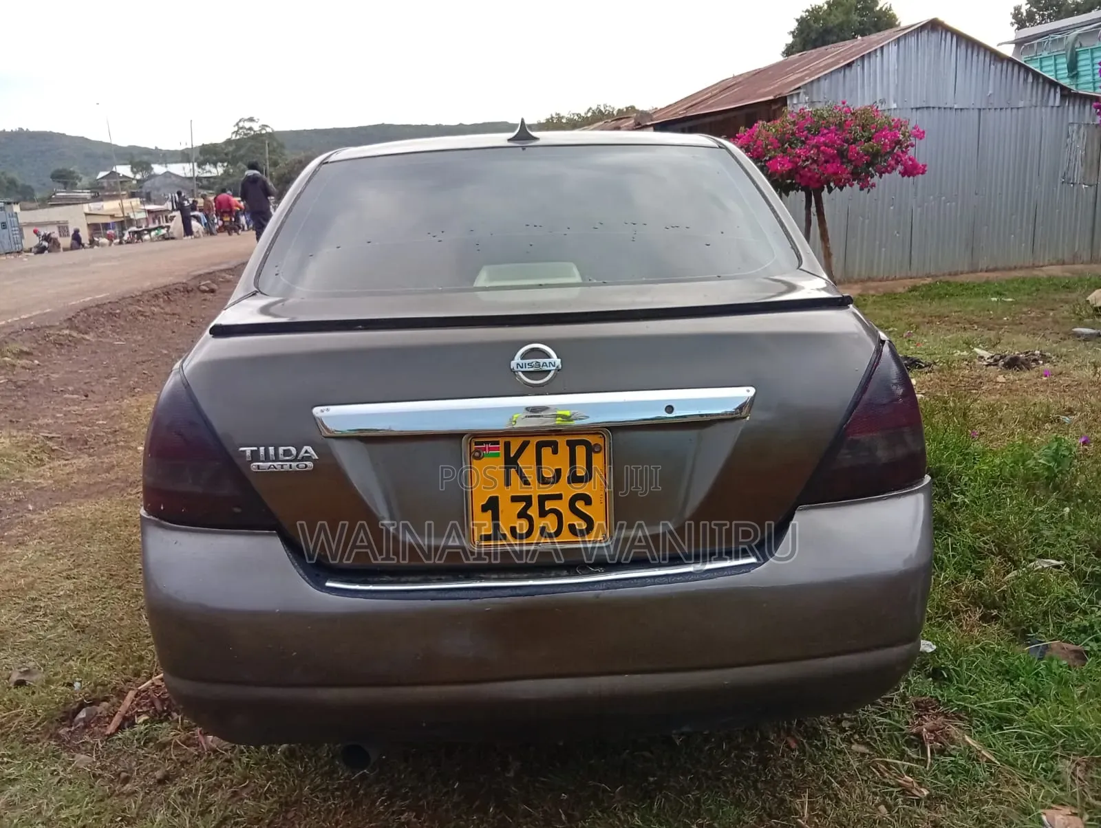 Nissan Tiida 2010 Brown