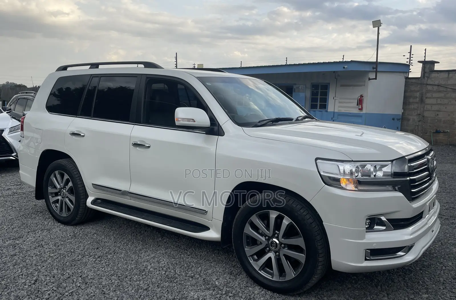 Toyota Land Cruiser 4.6 V8 ZX 2019 White