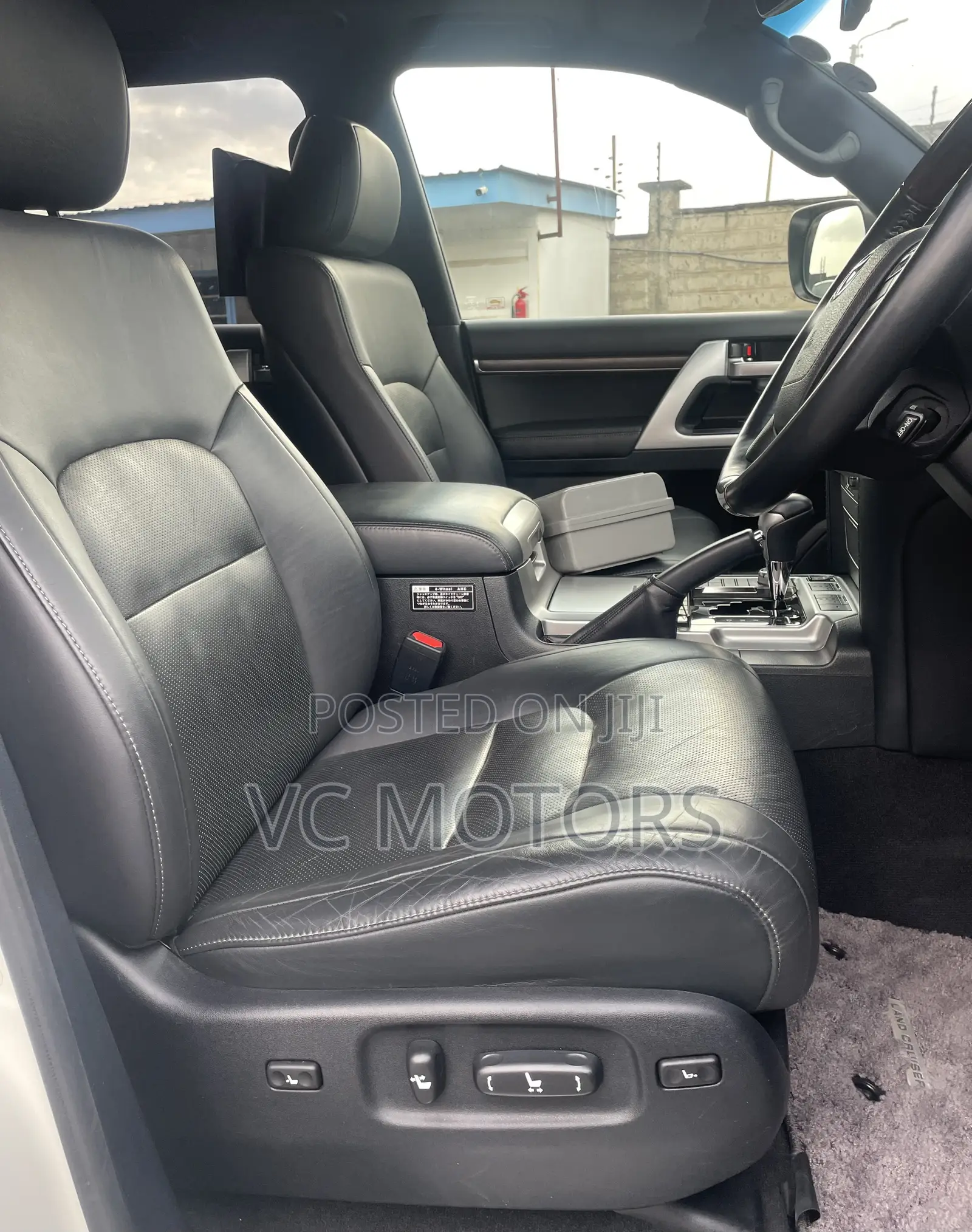 Toyota Land Cruiser 4.6 V8 ZX 2019 White