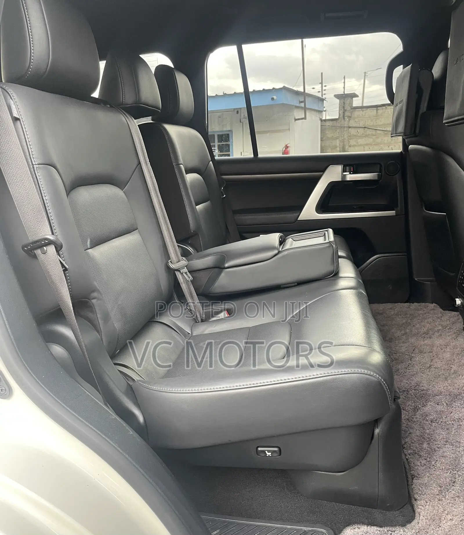 Toyota Land Cruiser 4.6 V8 ZX 2019 White