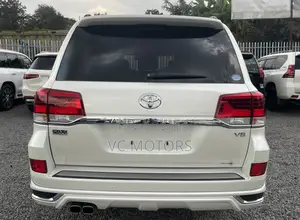 Toyota Land Cruiser 4.6 V8 ZX 2019 White