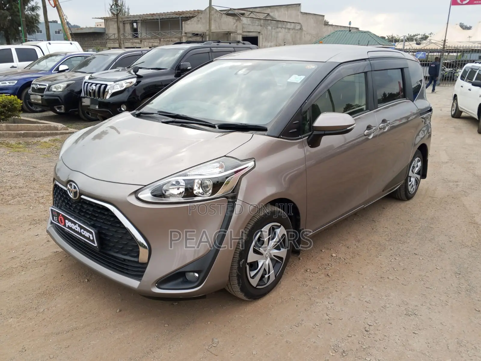 Toyota Sienta 2021 Silver