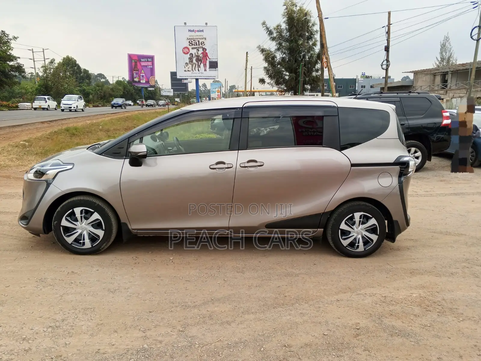 Toyota Sienta 2021 Silver