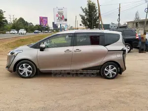 Toyota Sienta 2021 Silver