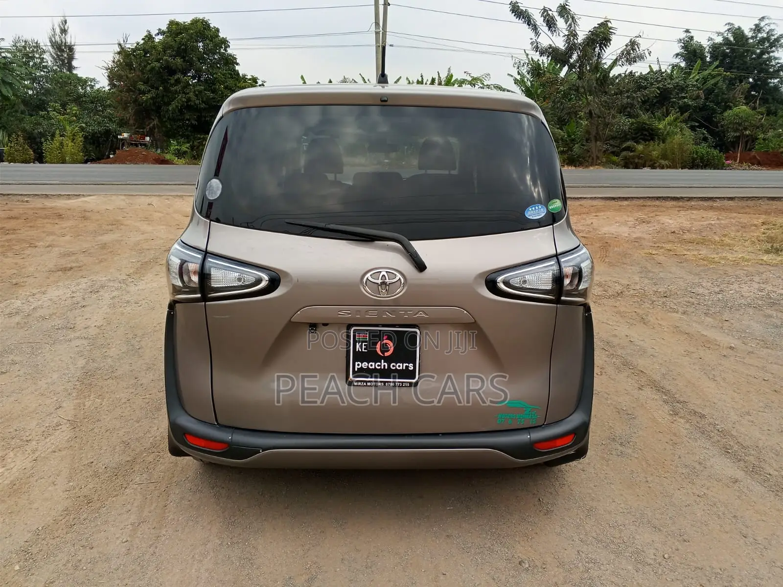 Toyota Sienta 2021 Silver