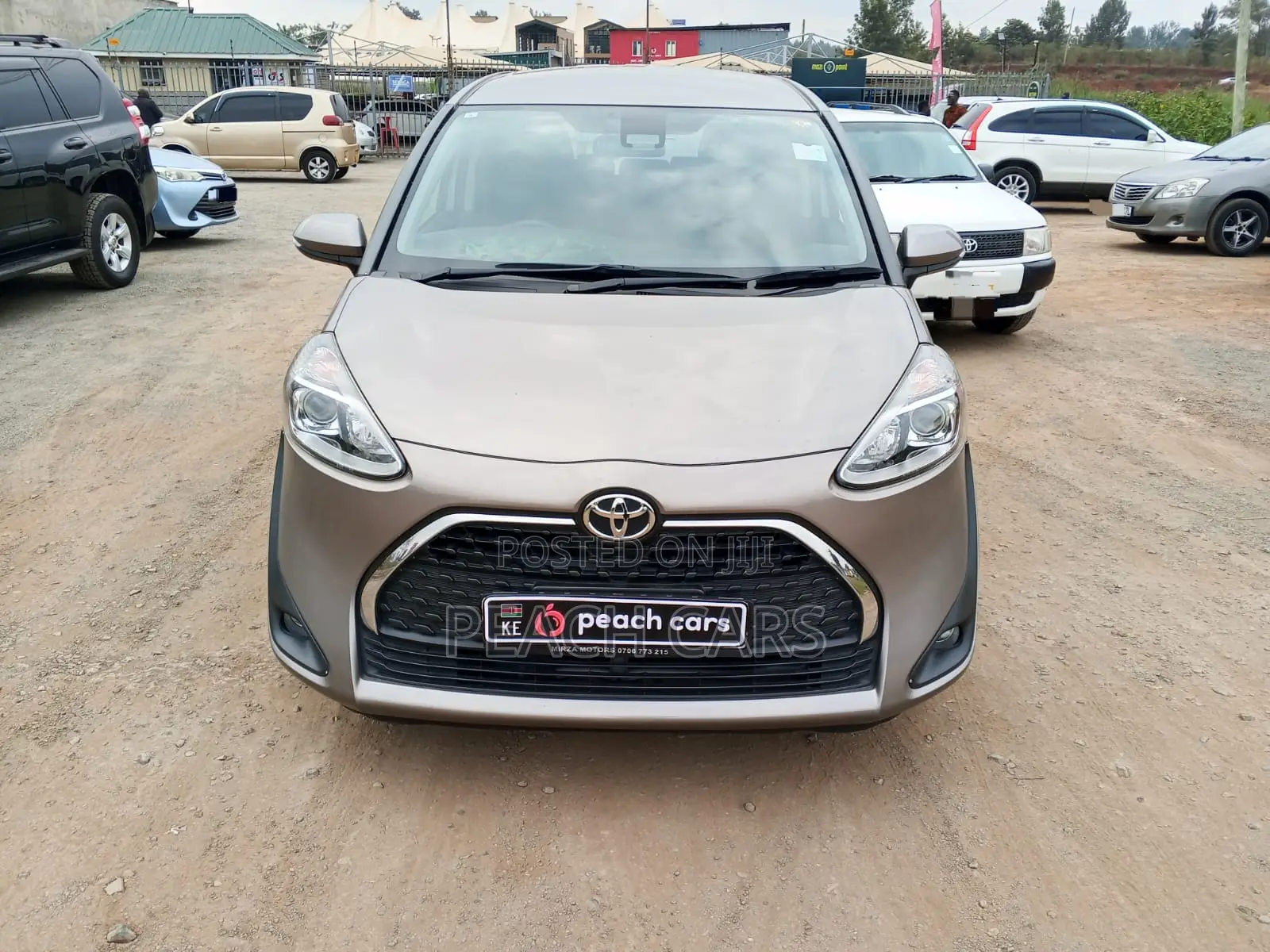 Toyota Sienta 2021 Silver