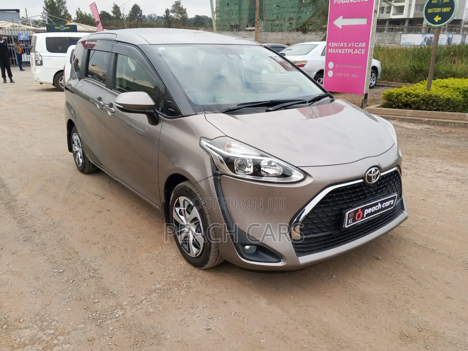 Toyota Sienta 2021 Silver