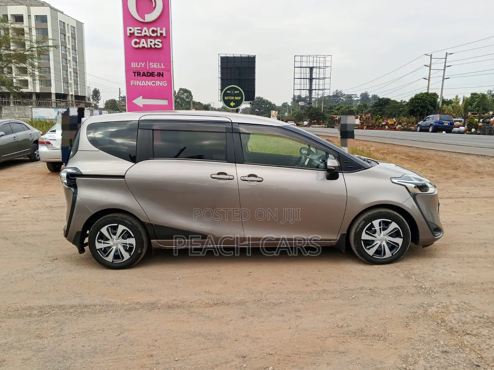 Toyota Sienta 2021 Silver