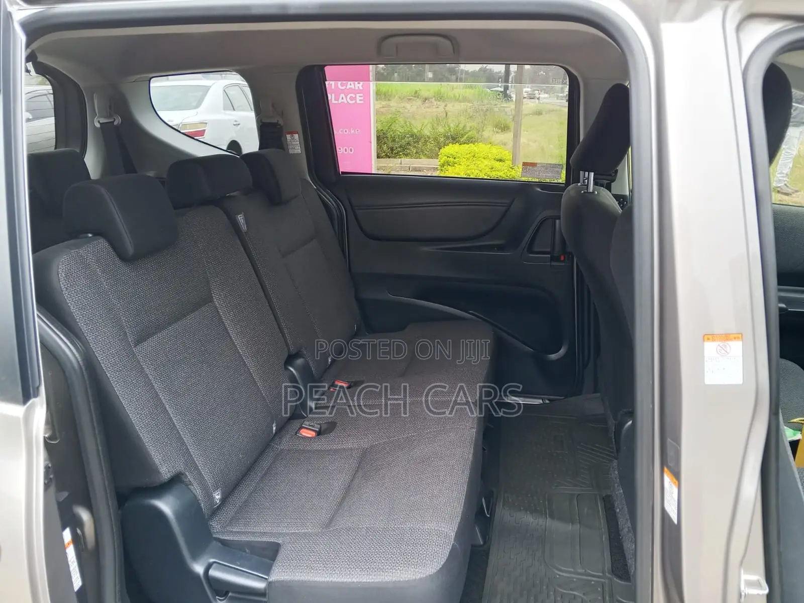Toyota Sienta 2021 Silver