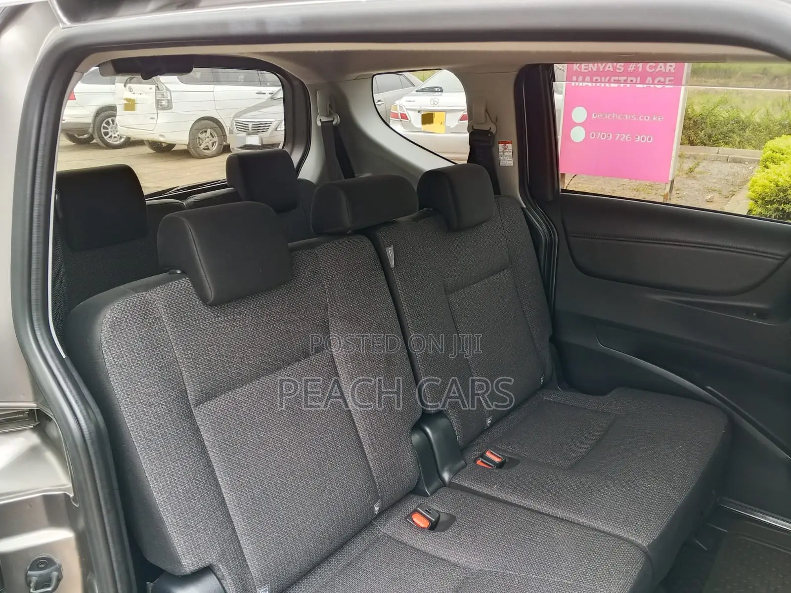 Toyota Sienta 2021 Silver