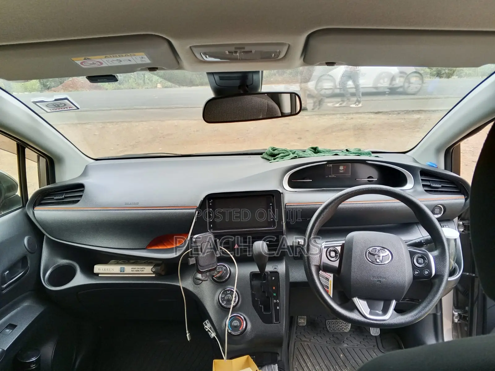 Toyota Sienta 2021 Silver