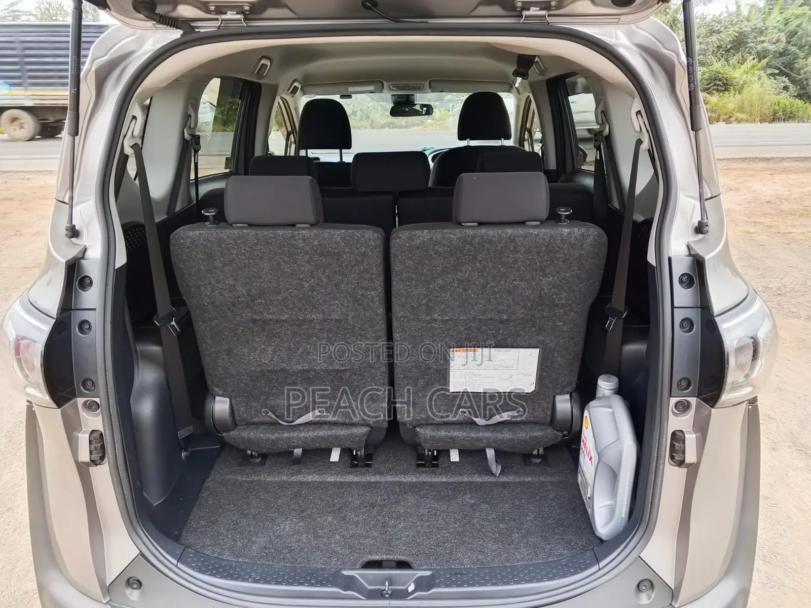 Toyota Sienta 2021 Silver