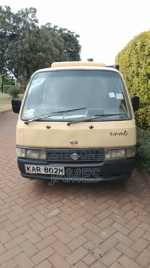 Nissan Caravan (Urvan) 2004 Beige