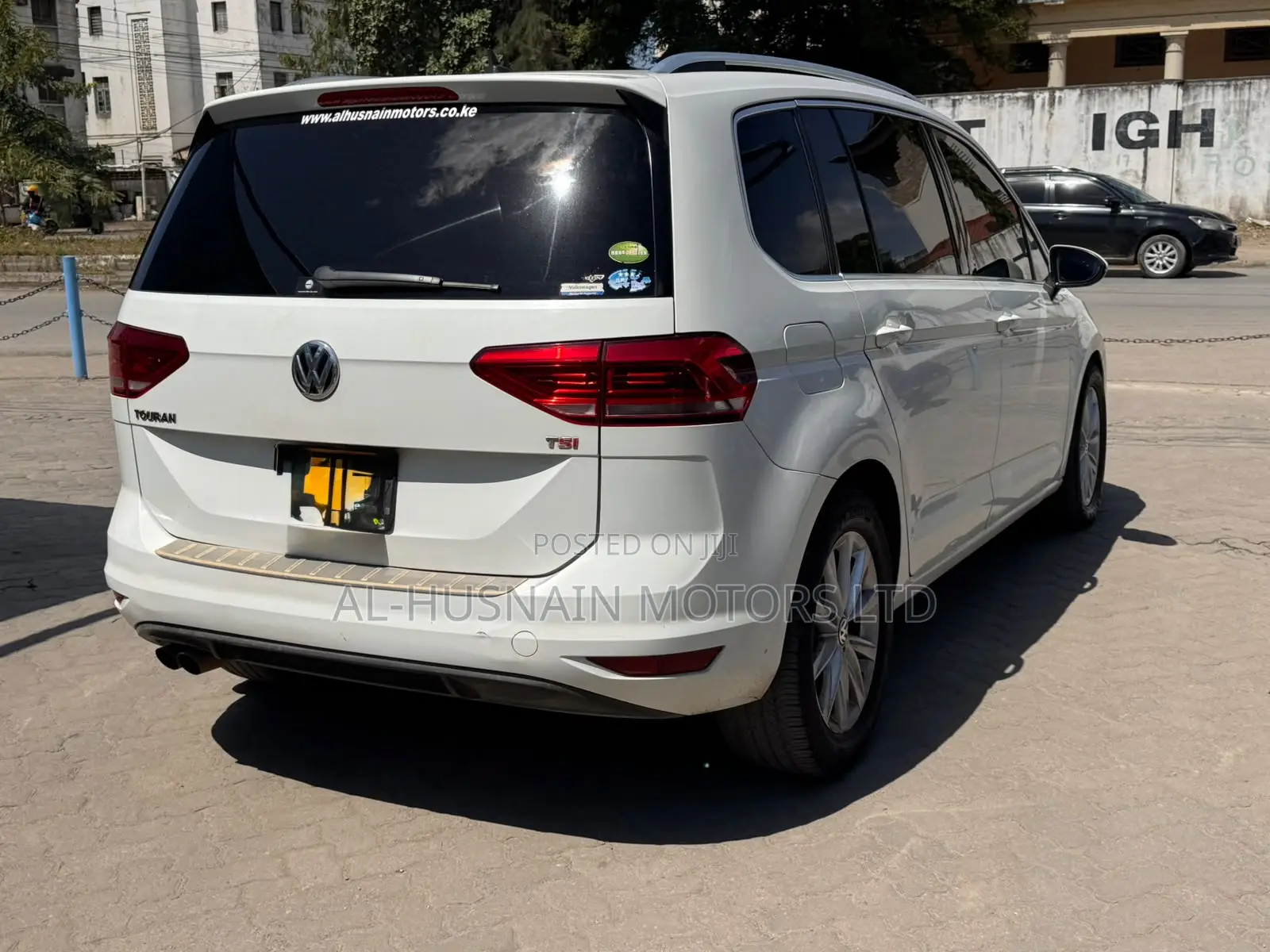 Volkswagen Touran 2016 White