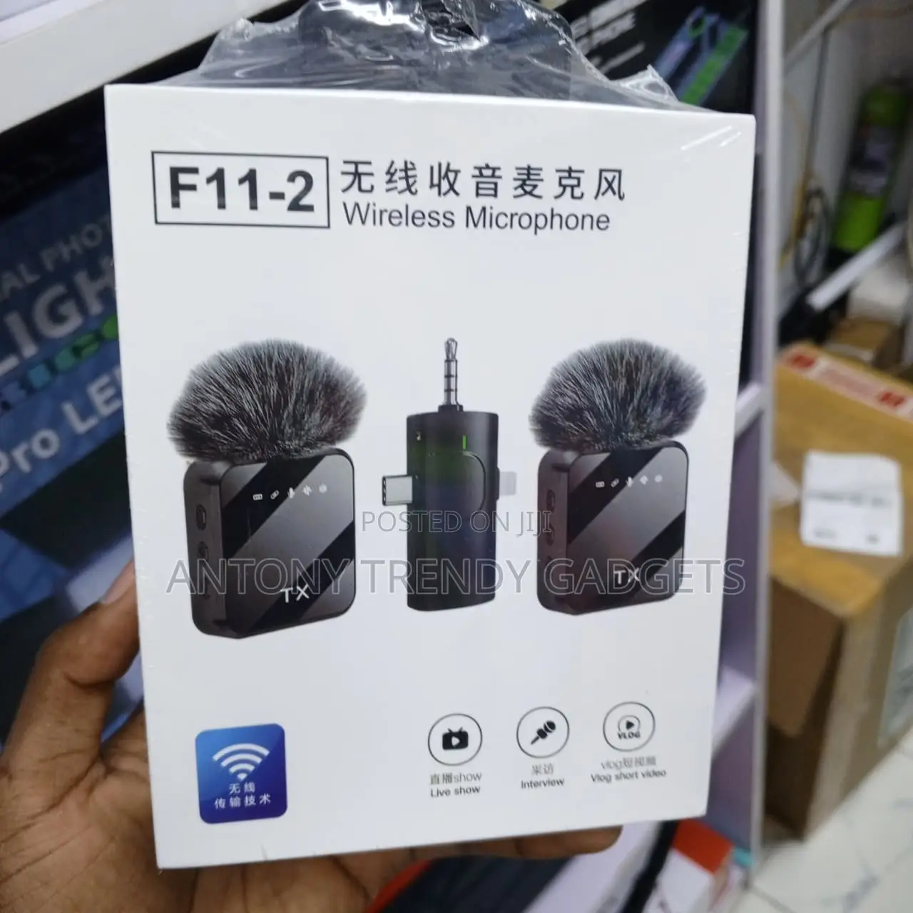 F11-2 Wireless Lavalier Mic With Lightning USB-C 3.5mm