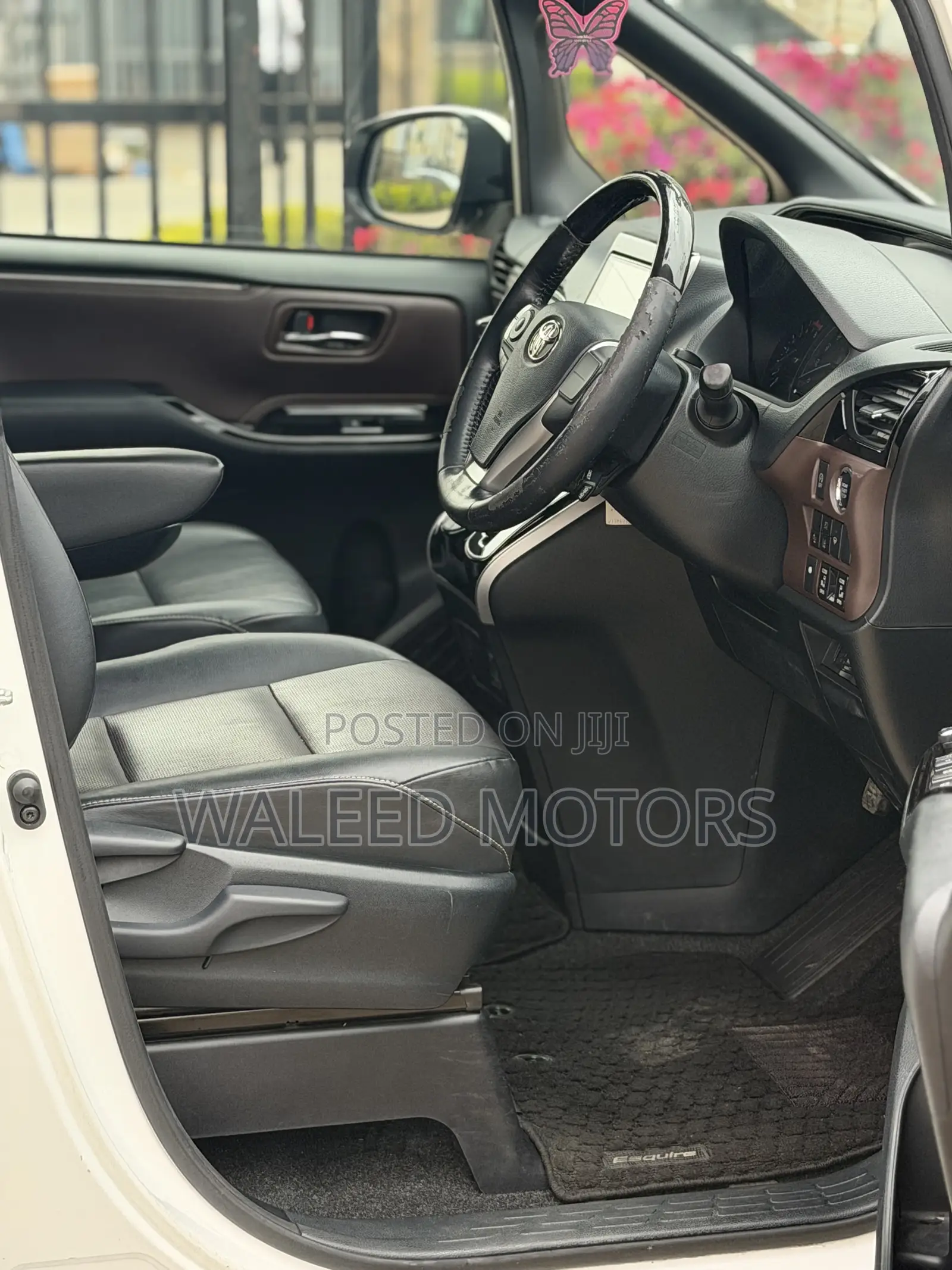 Toyota Esquire 2019 Pearl