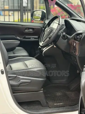 Toyota Esquire 2019 Pearl