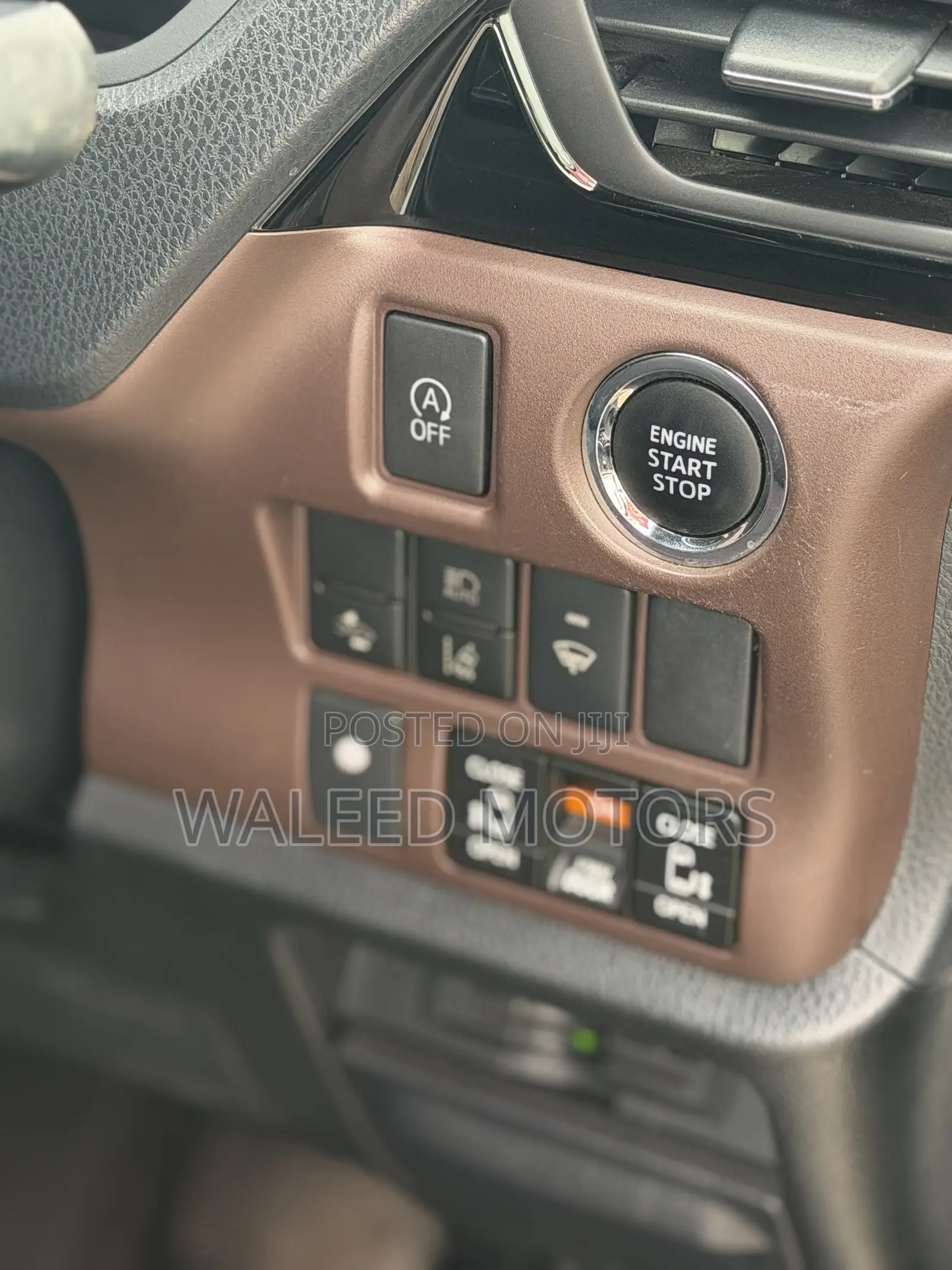 Toyota Esquire 2019 Pearl