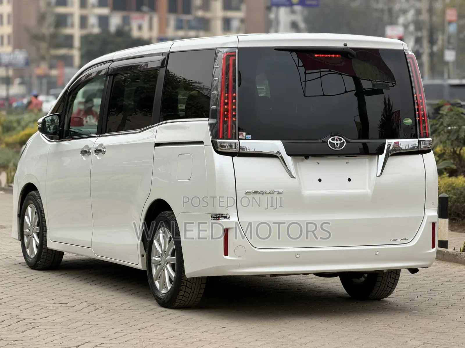 Toyota Esquire 2019 Pearl