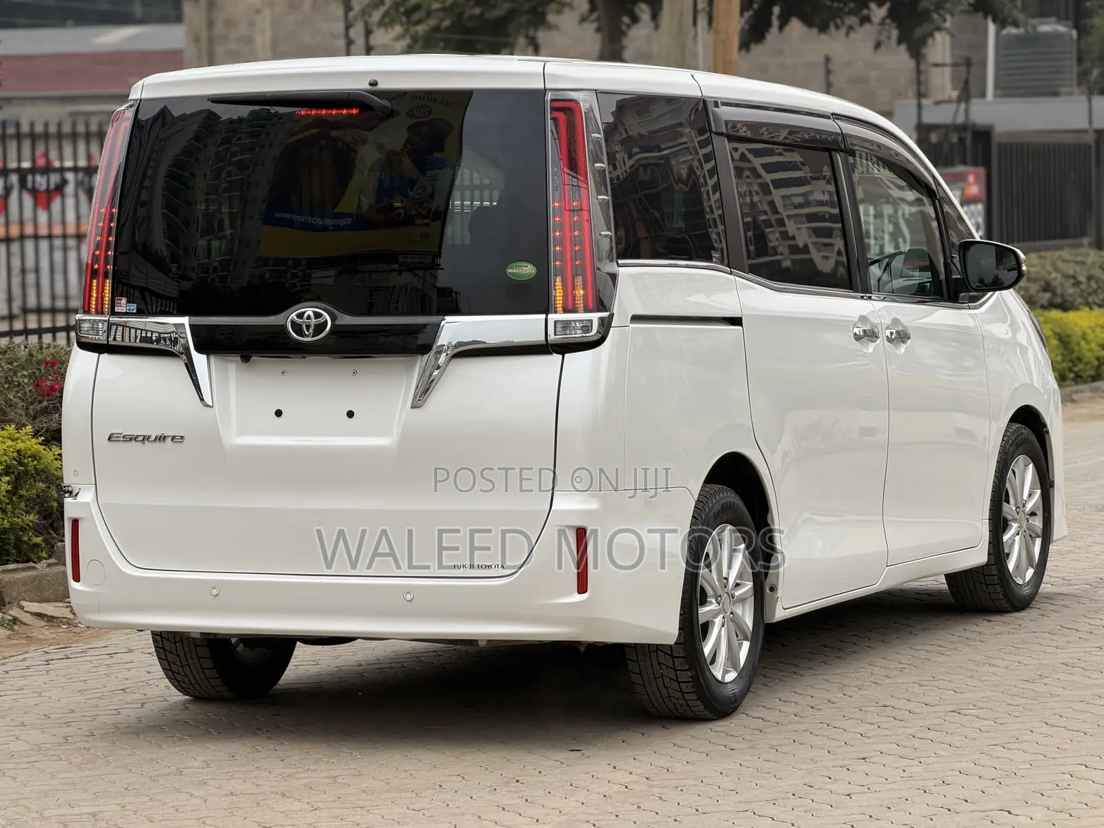 Toyota Esquire 2019 Pearl