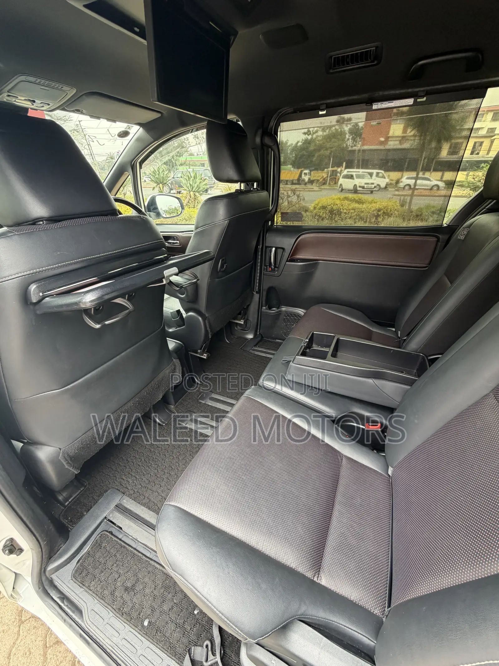 Toyota Esquire 2019 Pearl
