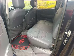 Toyota Hilux 2013 Black