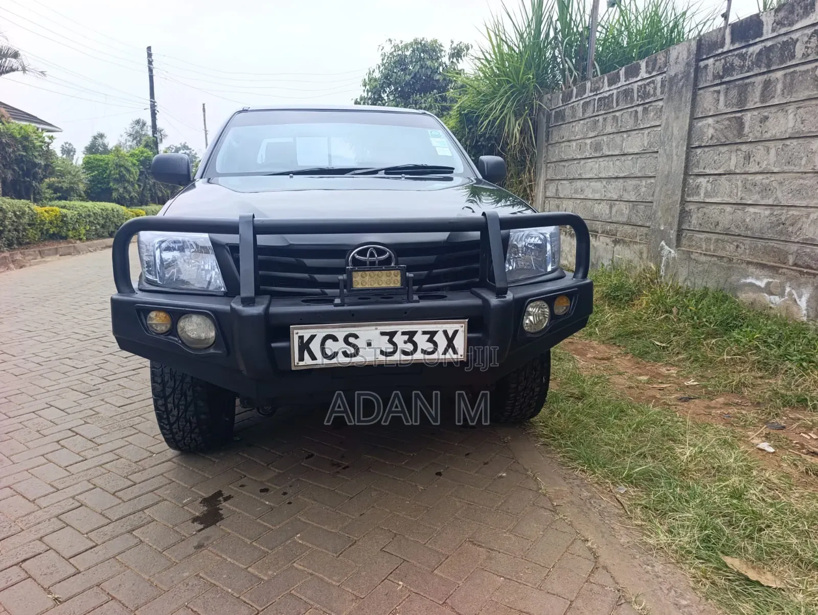 Toyota Hilux 2013 Black