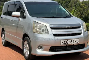 Toyota Noah 2009 Silver
