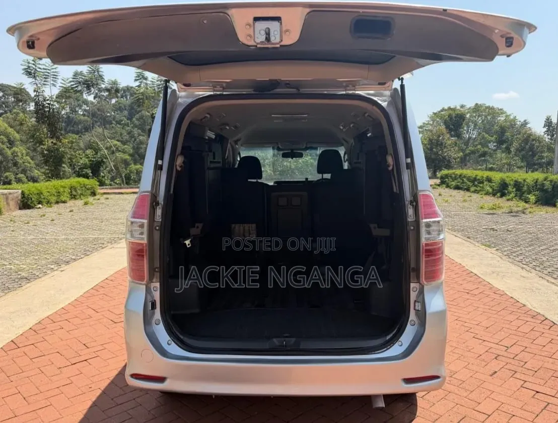 Toyota Noah 2009 Silver