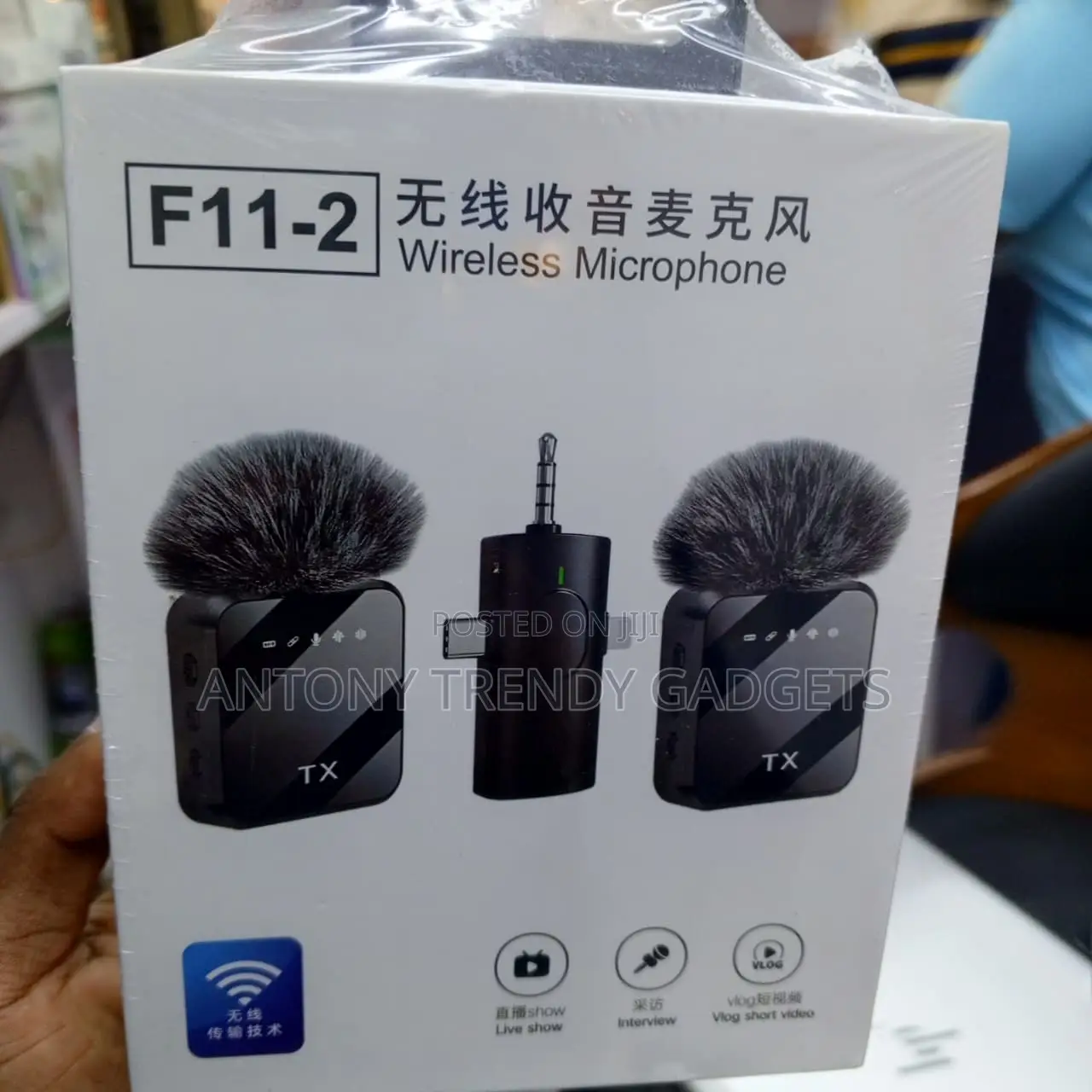 F11-2 Wireless Clip-on Microphone for Vlogging Podcasts