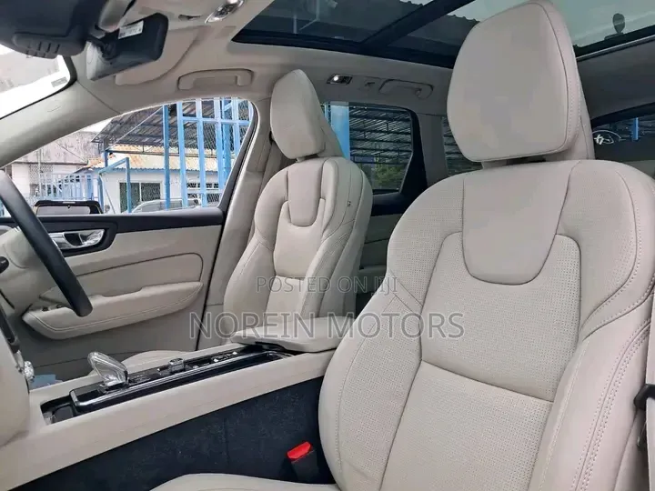 Volvo XC60 2019 White