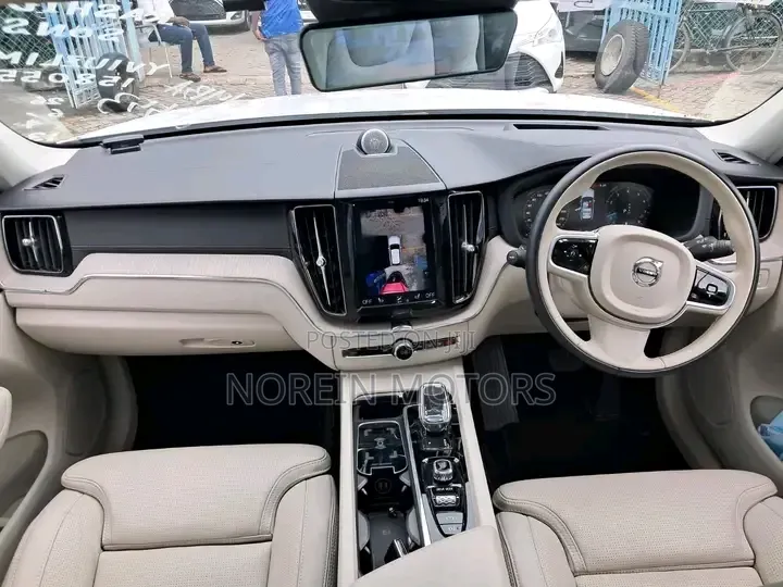 Volvo XC60 2019 White