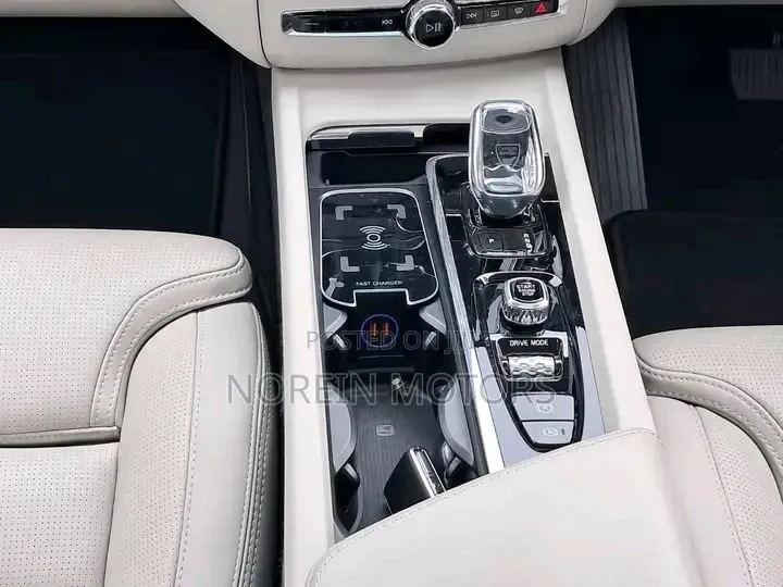 Volvo XC60 2019 White