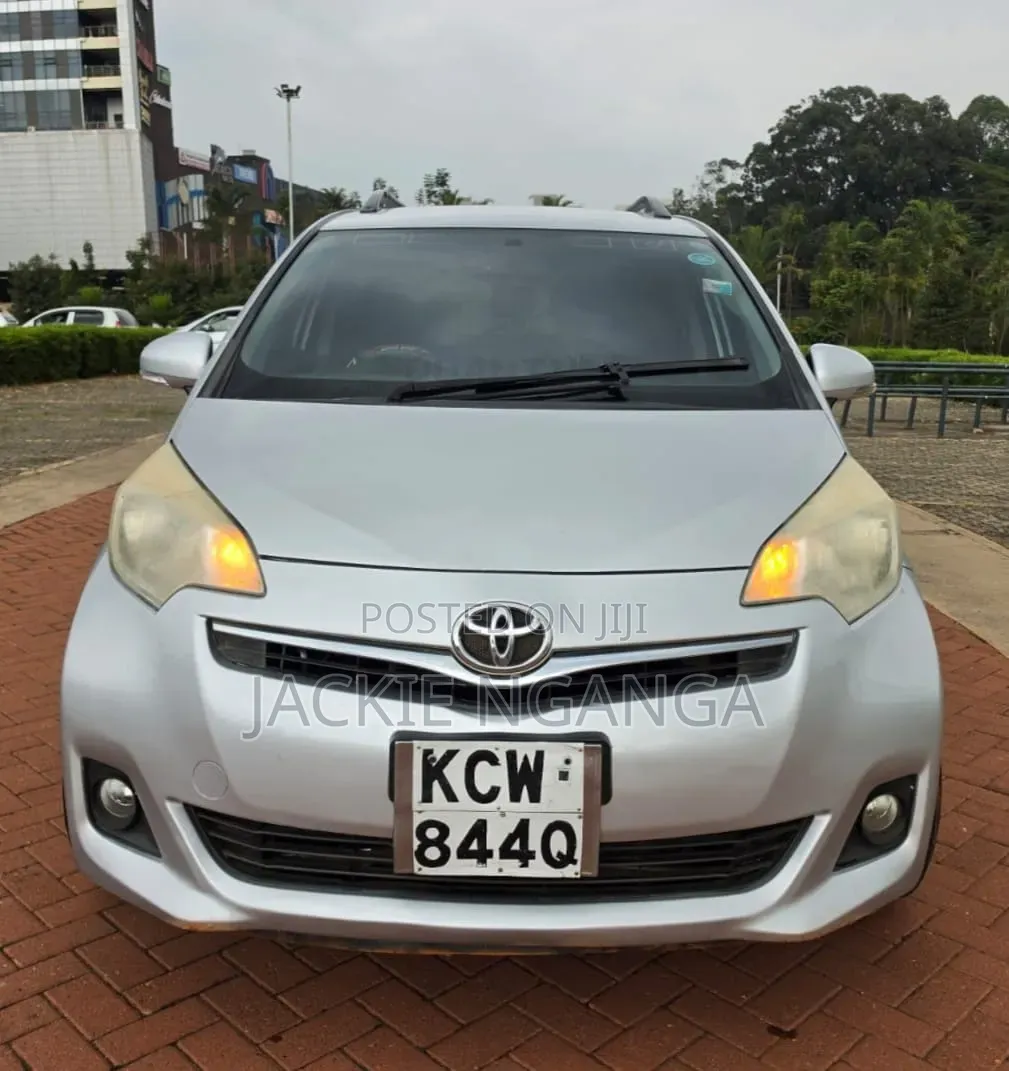 Toyota Ractis 2013 Silver