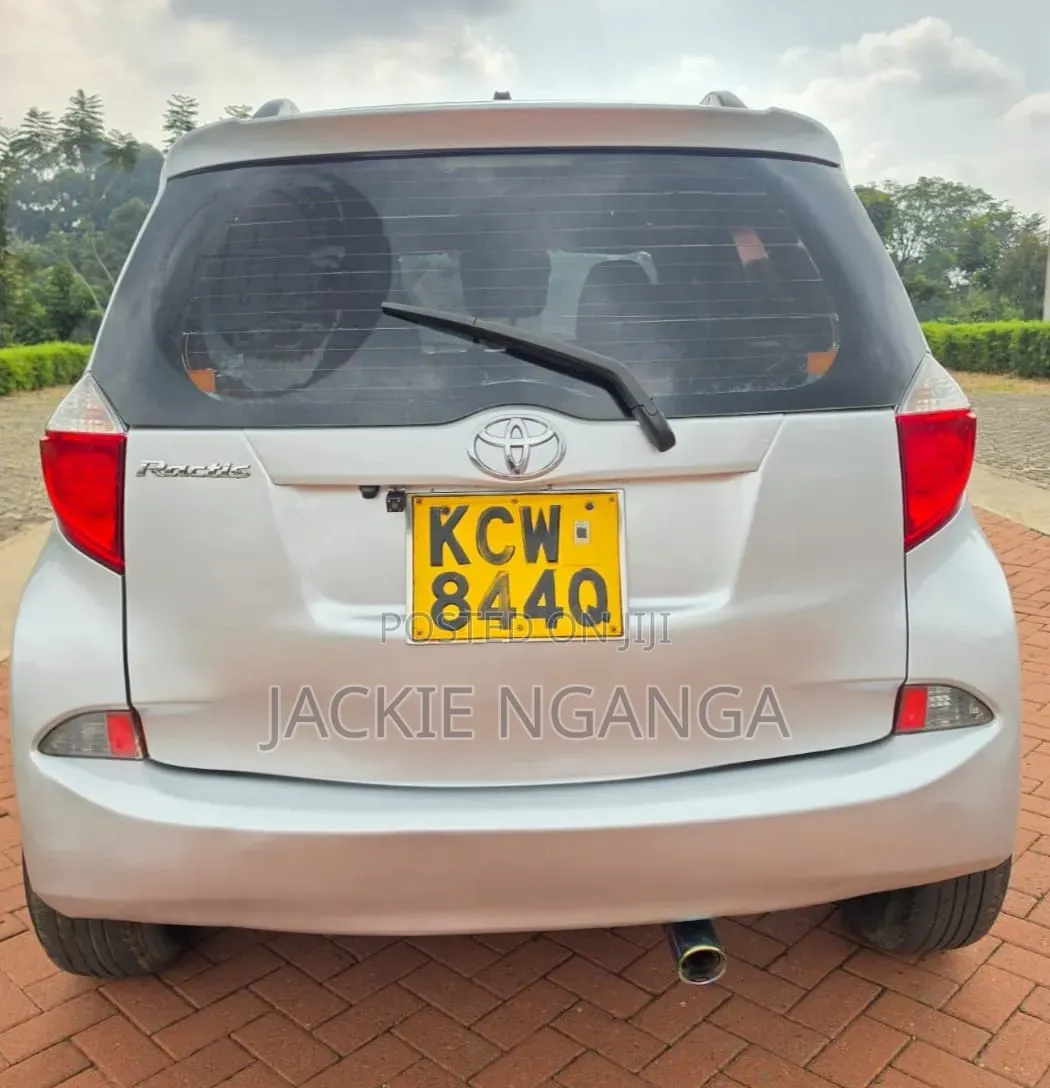 Toyota Ractis 2013 Silver