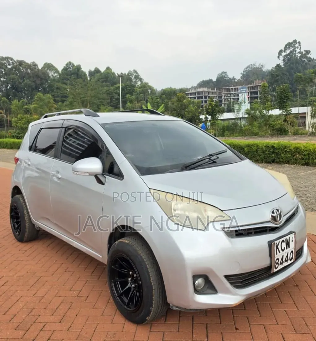 Toyota Ractis 2013 Silver
