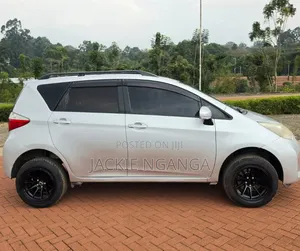 Toyota Ractis 2013 Silver