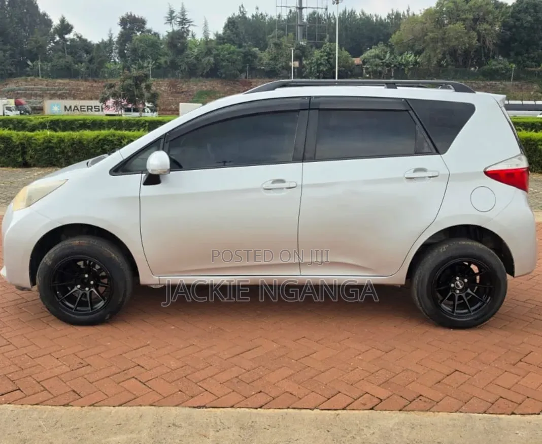 Toyota Ractis 2013 Silver