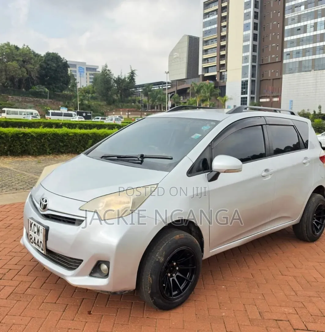 Toyota Ractis 2013 Silver