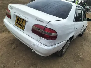 Toyota Corolla 2001 White