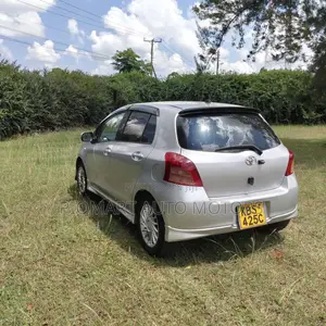 Toyota Vitz 2006 Silver
