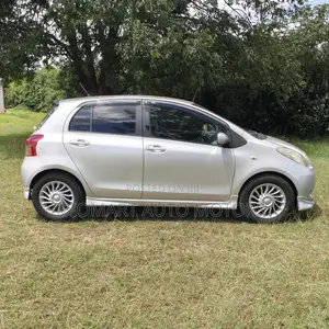Toyota Vitz 2006 Silver